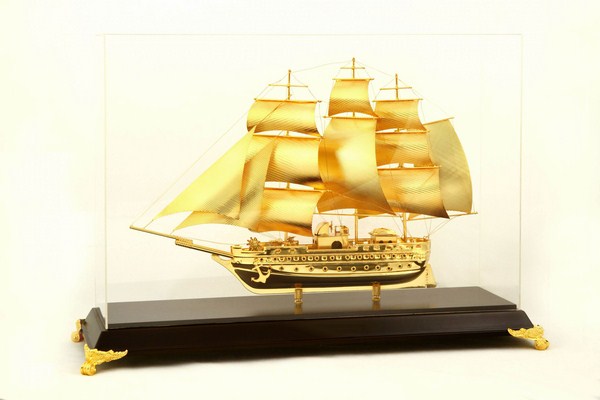 Thuyền buồm mạ vàng 24k 30 cm, 50 cm quà tặng để bàn ý